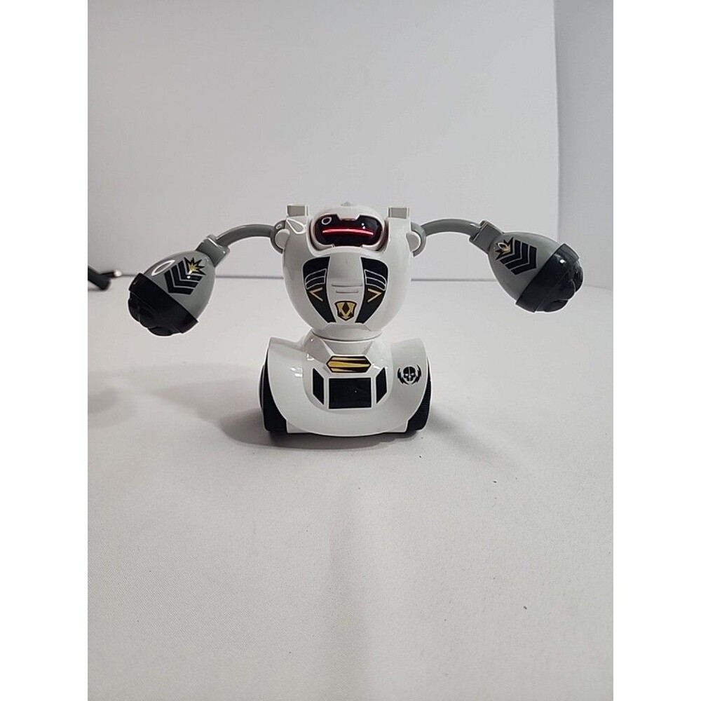 Robot Robo Fighting Combat Set Sharper Image 1005547 White NO REMOTE